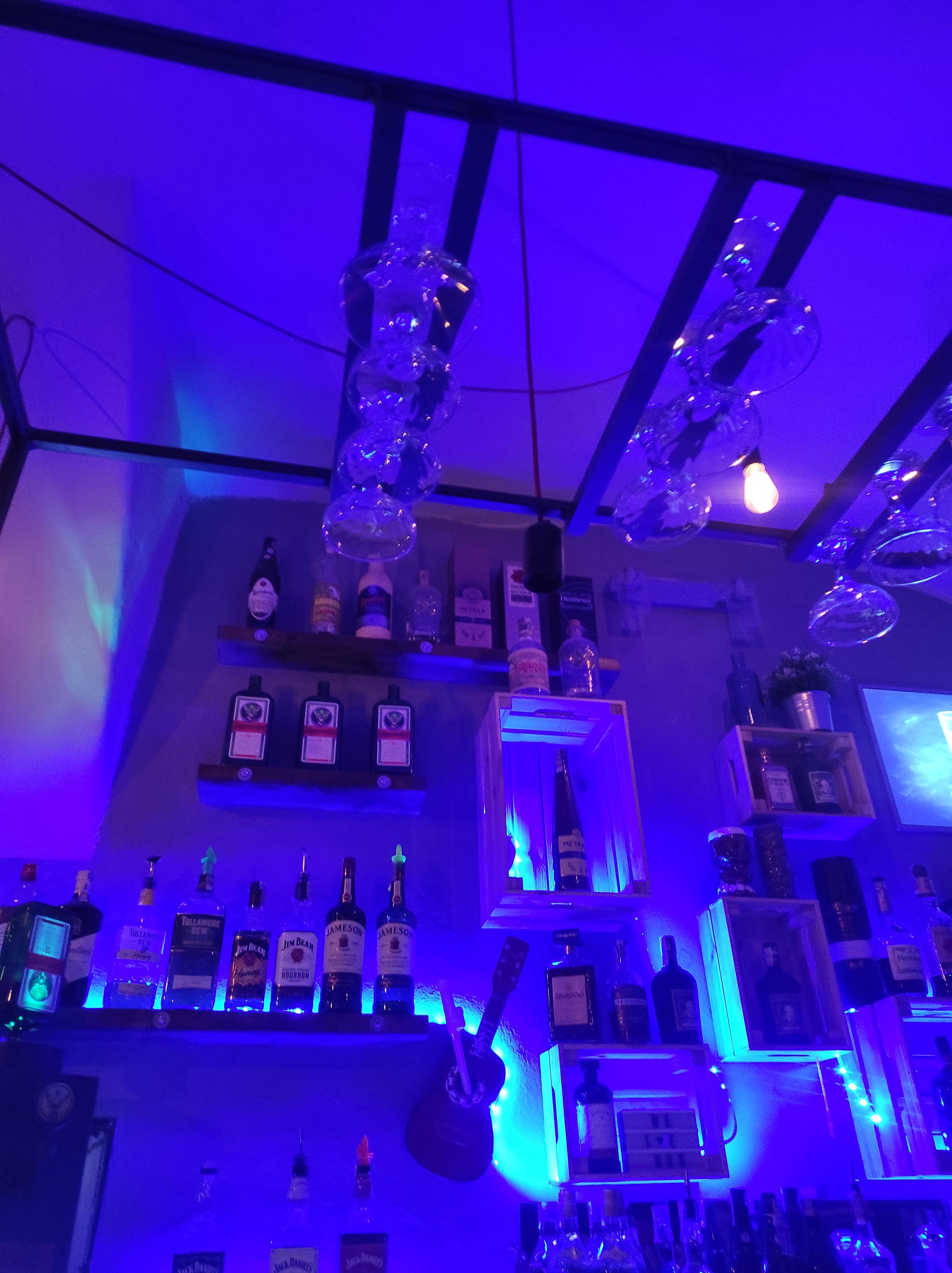 Zebra Bar & Karaoke foto 2