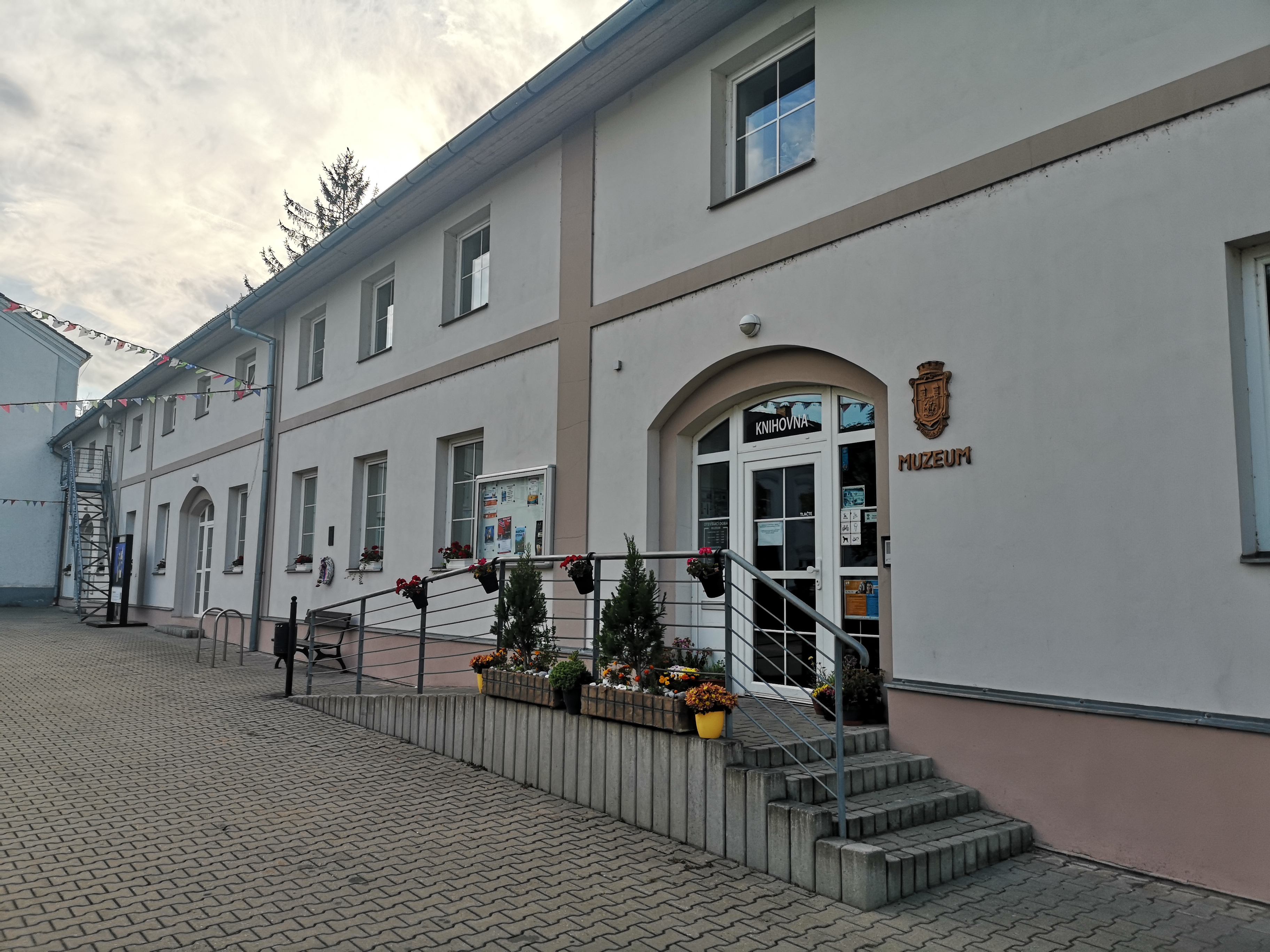 Místní knihovna Uhříněves foto 2