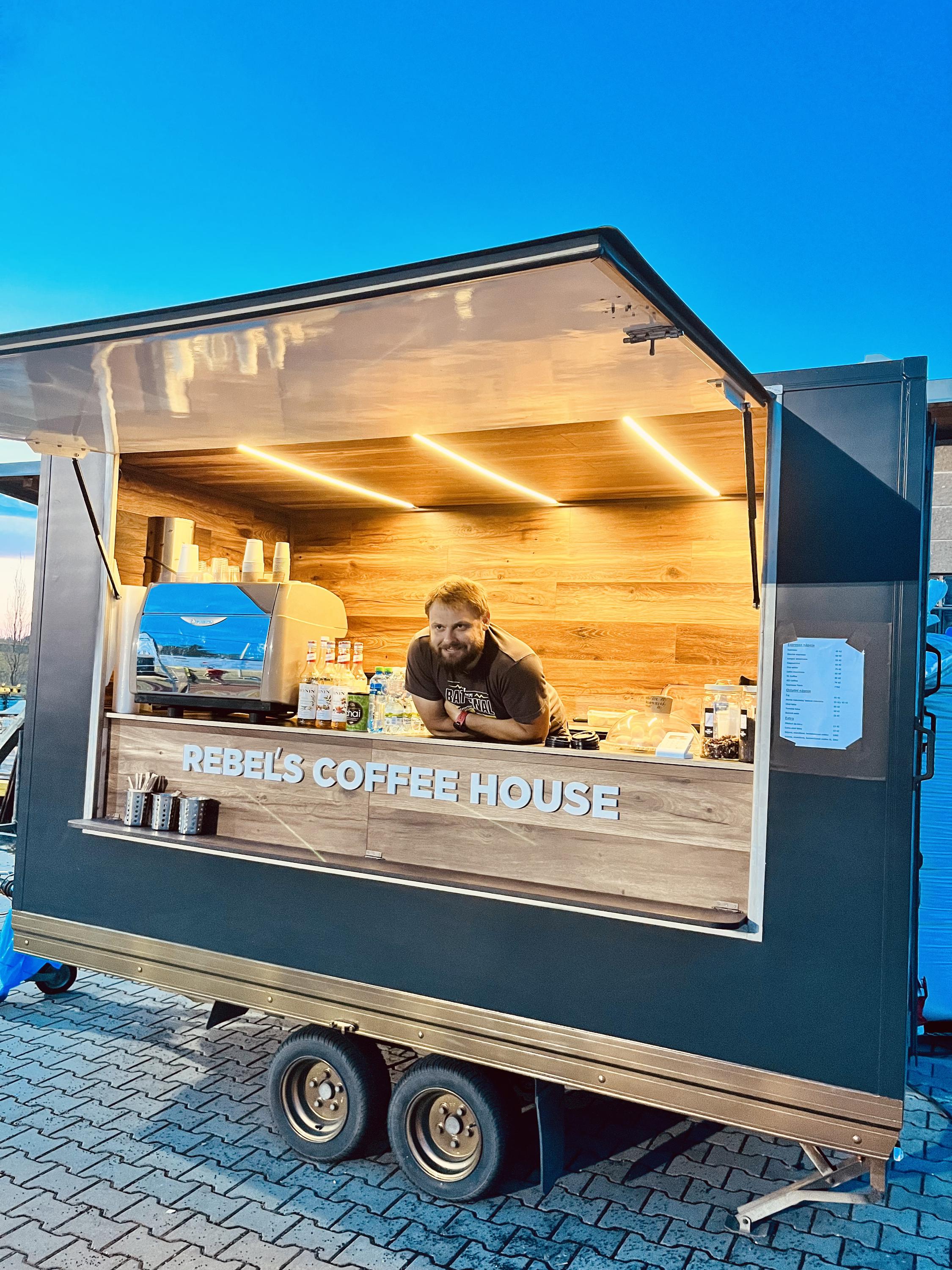 Rebel's Coffee House - kavárna s pražírnou foto 3