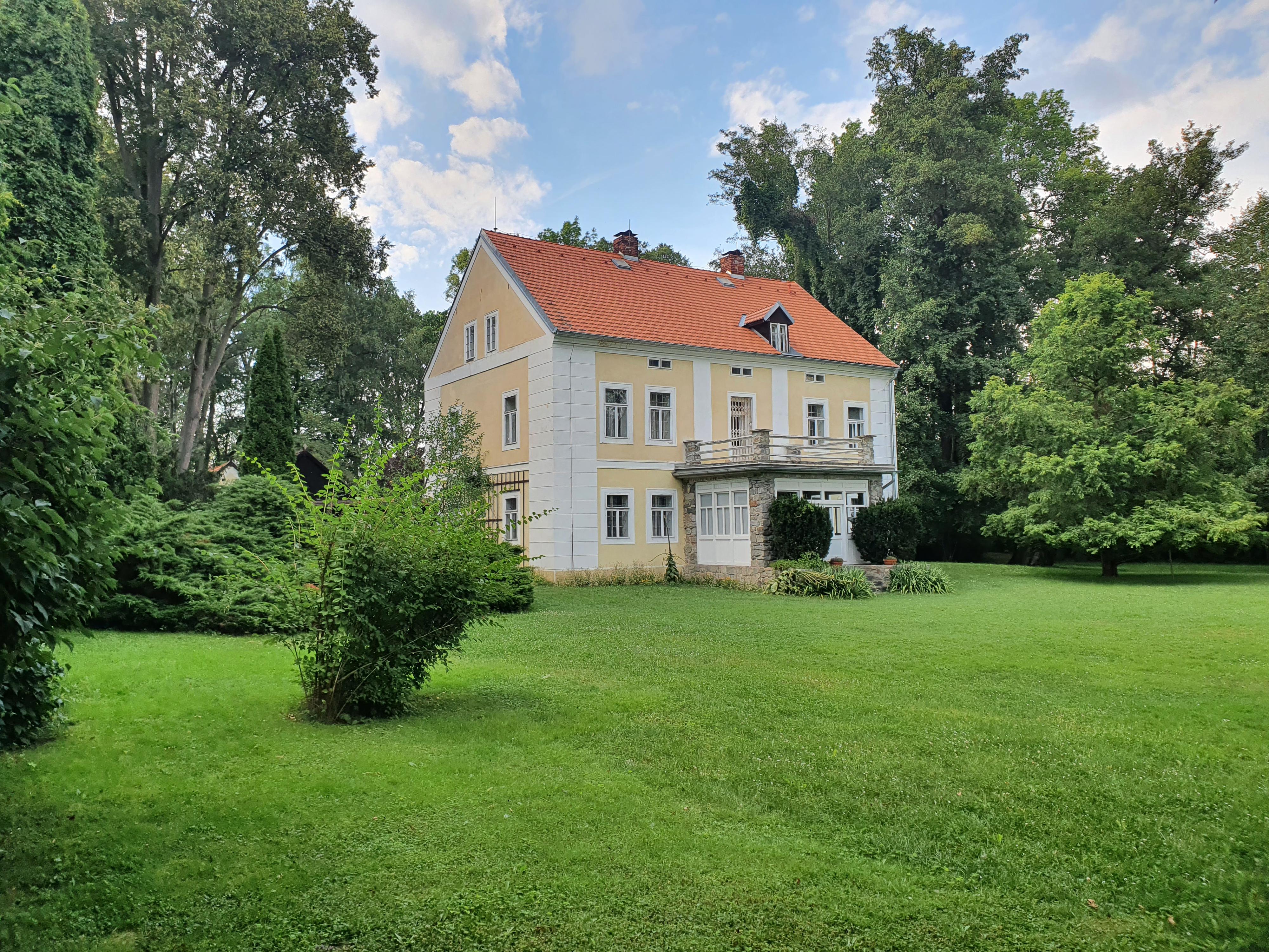 Nabíjecí stanice Památník Karla Čapka foto 6