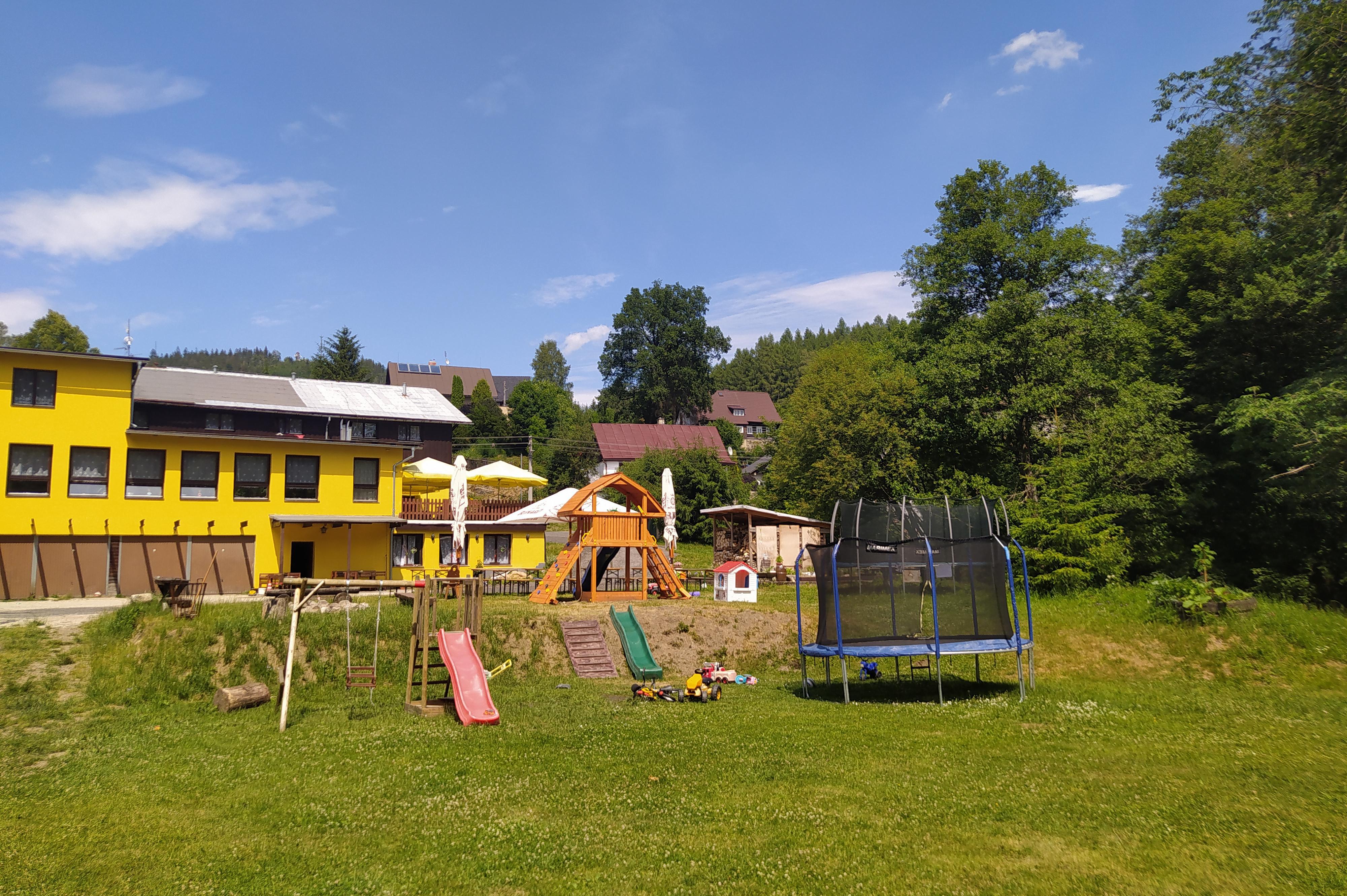 Penzion a restaurace U Dubu