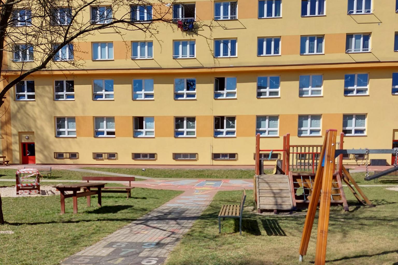 MŠ Ostrava-Poruba, Nezvalovo náměstí