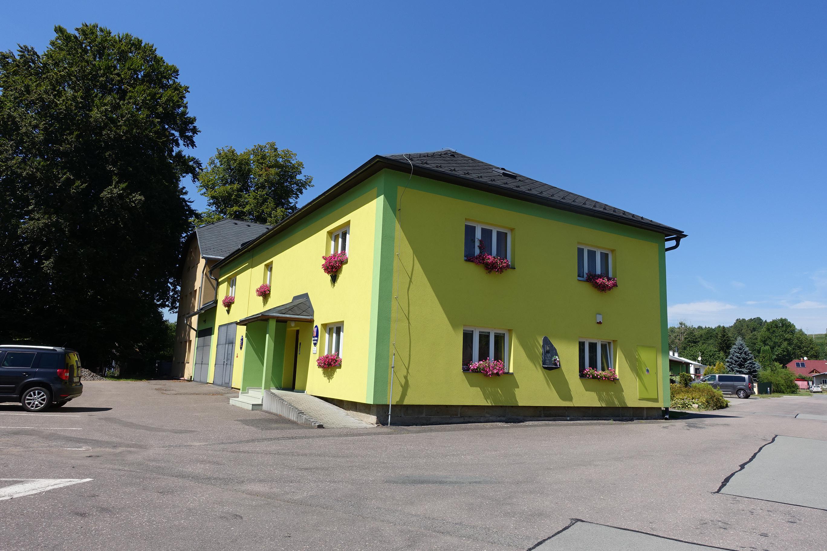 Helvíkovice - obecní úřad foto 2