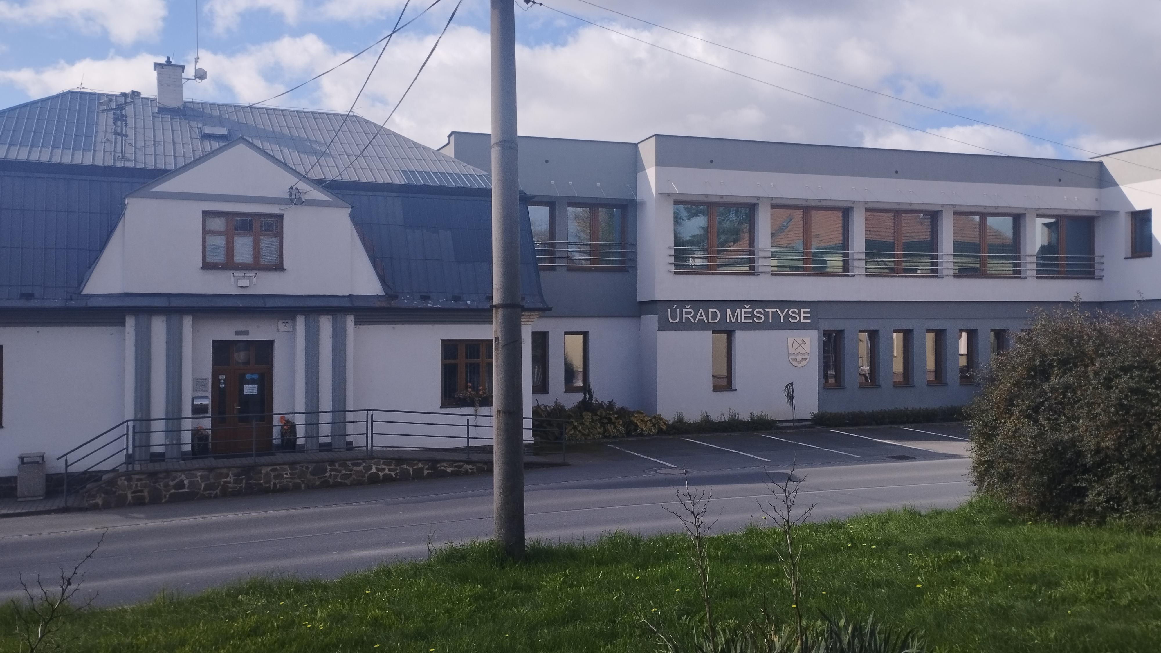Suchdol nad Odrou - úřad městyse foto 2