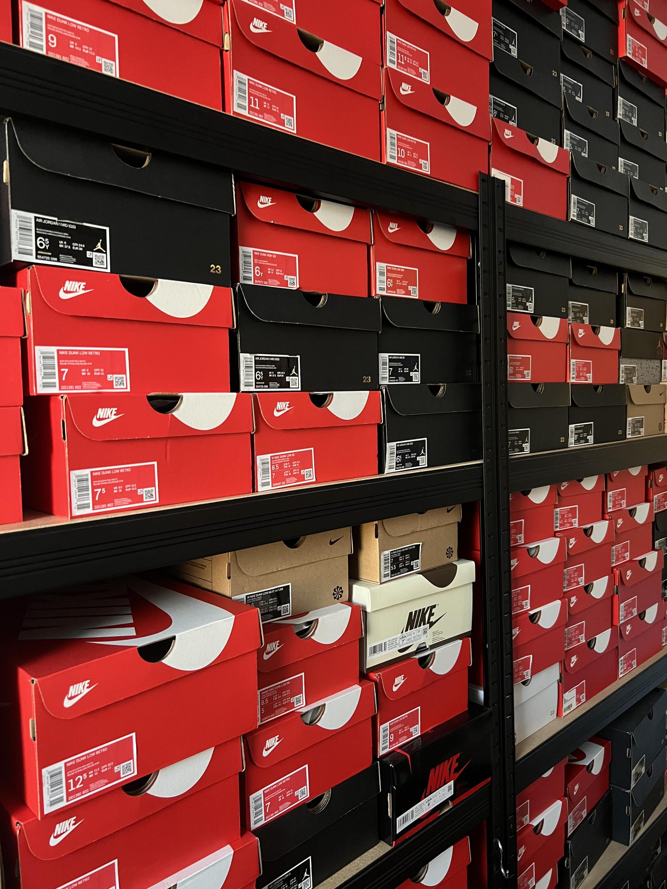 Tenisky na jednom místě - Sneakers | Bettonera foto 2