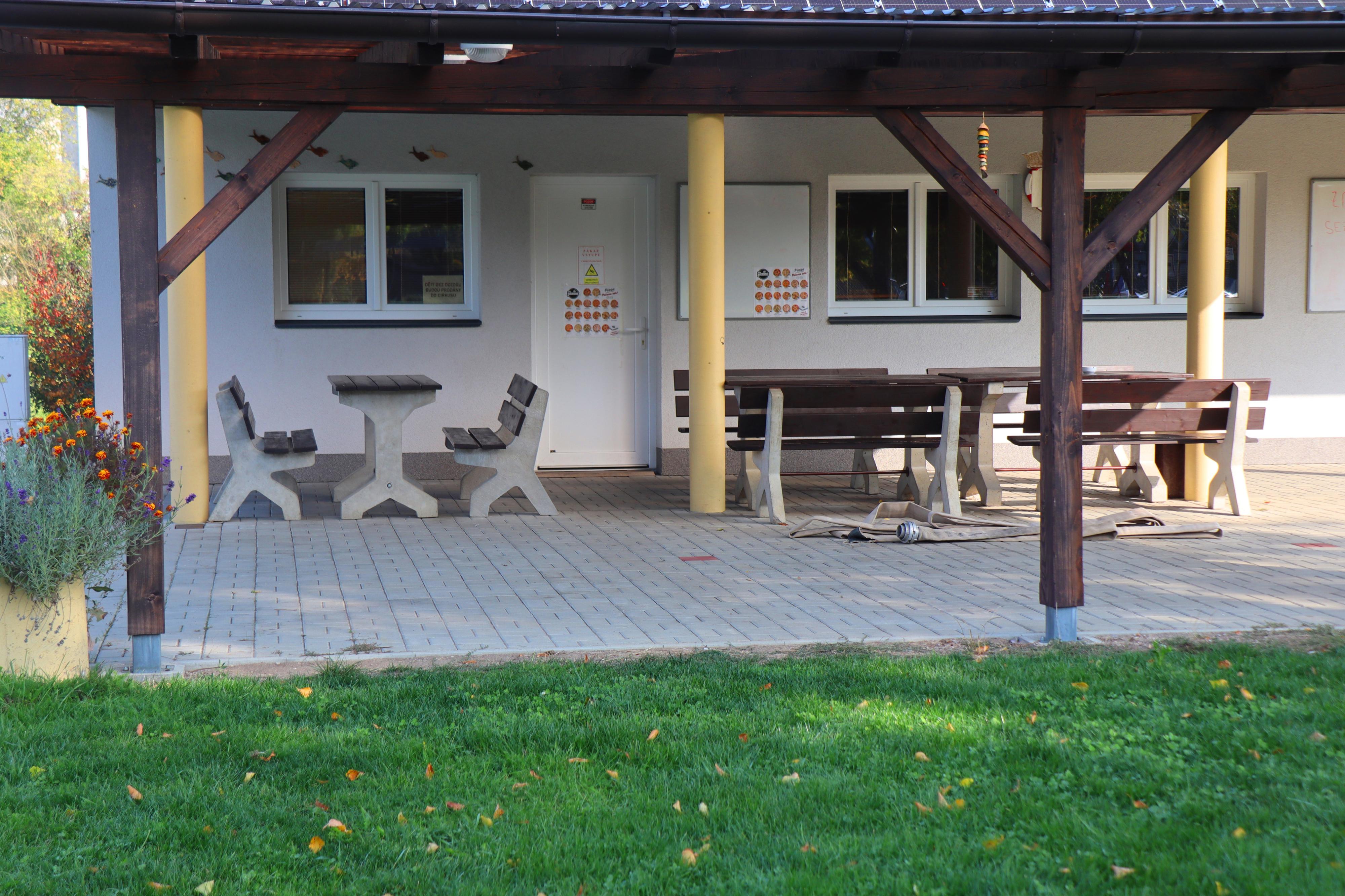 Občerstvení Stěžírky - požární nádrž