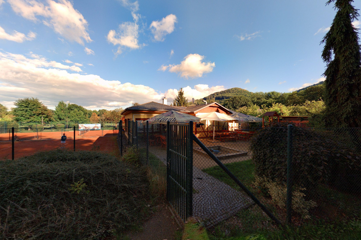 Restaurace u tenisového klubu
