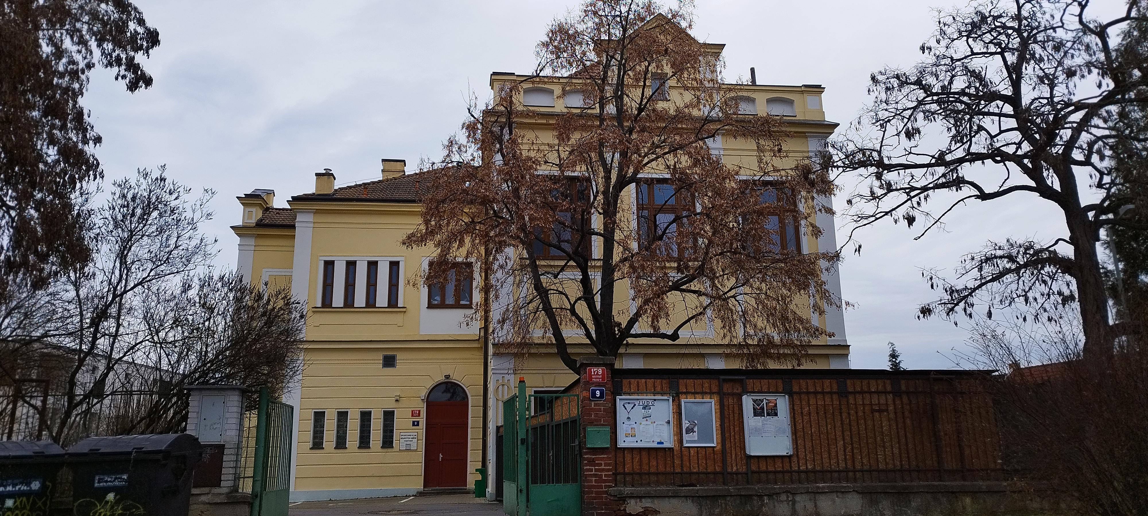 ZUŠ Praha 10, Trhanovské náměstí foto 2