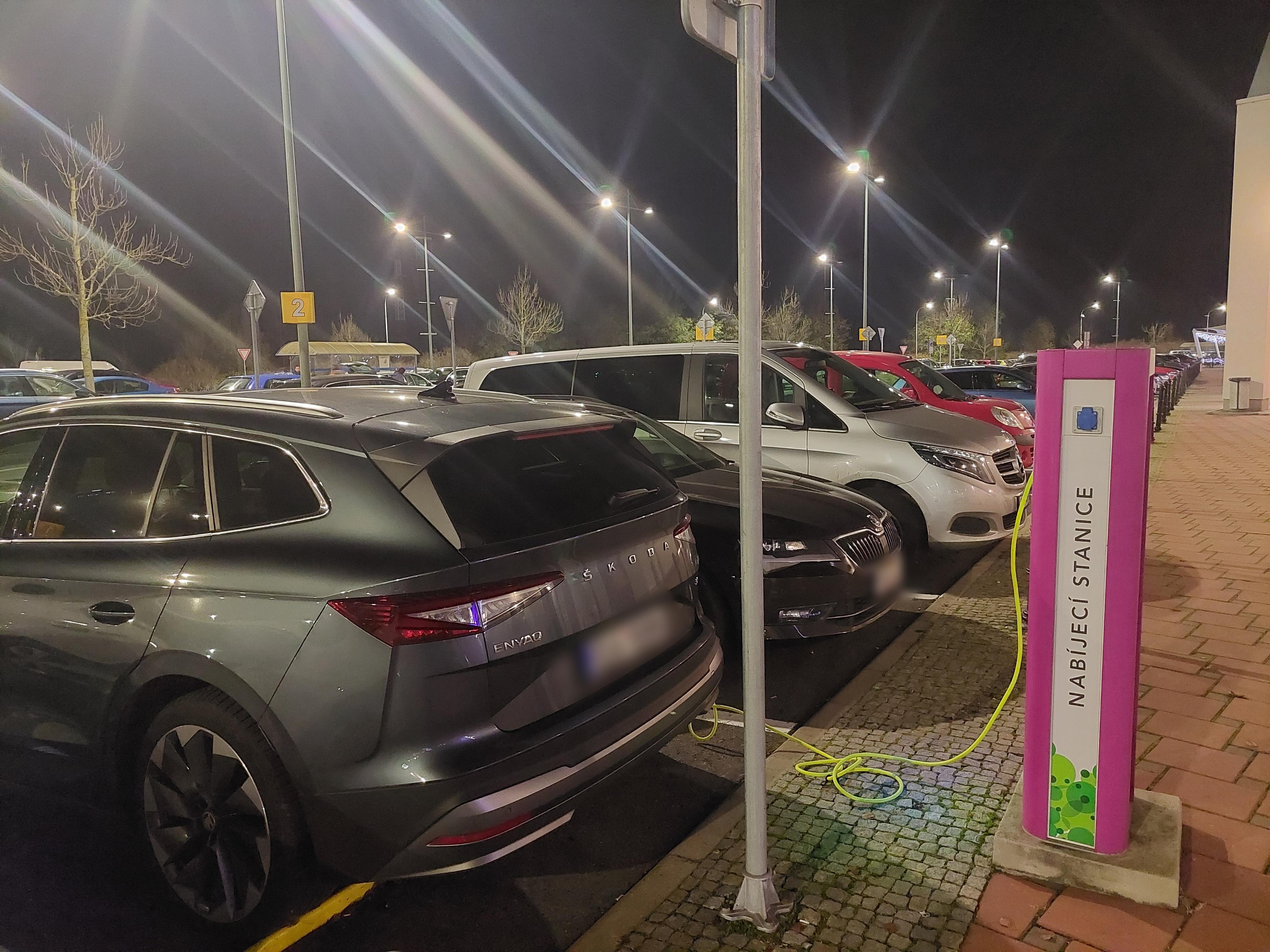 Olympia centrum - nabíjecí stanice foto 3