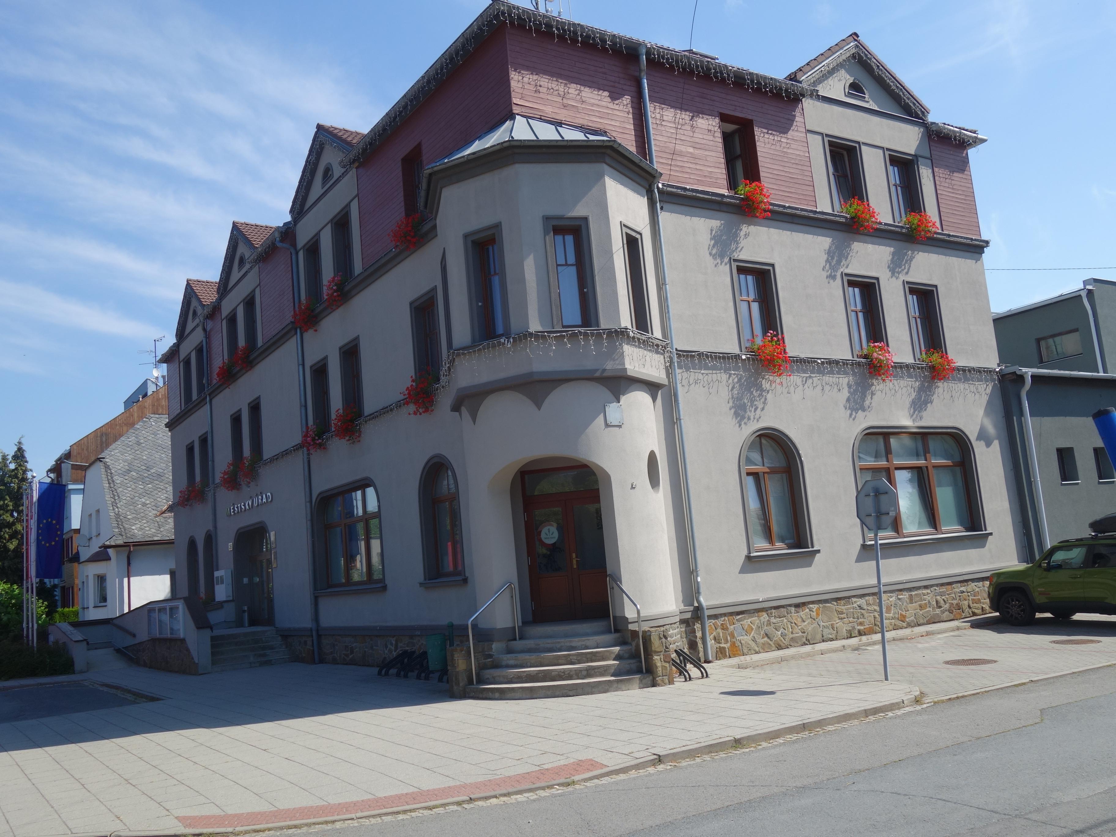 Hradec nad Moravicí - městský úřad foto 2