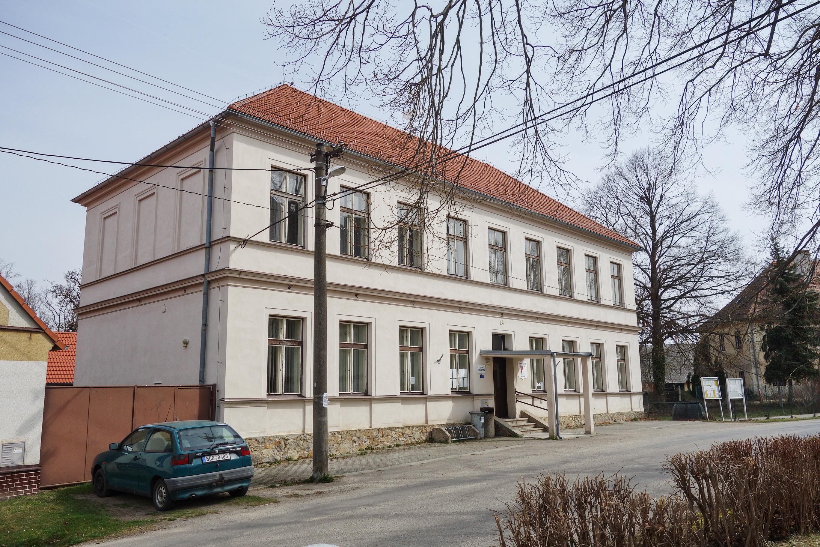 Bošilec - obecní úřad foto 2