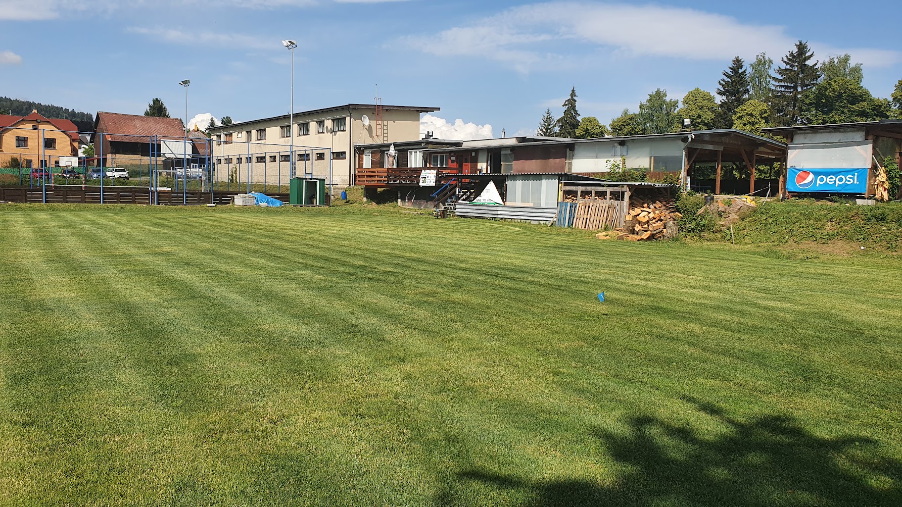 Sportovní areál Zásada, hospůdka na hřišti foto 6