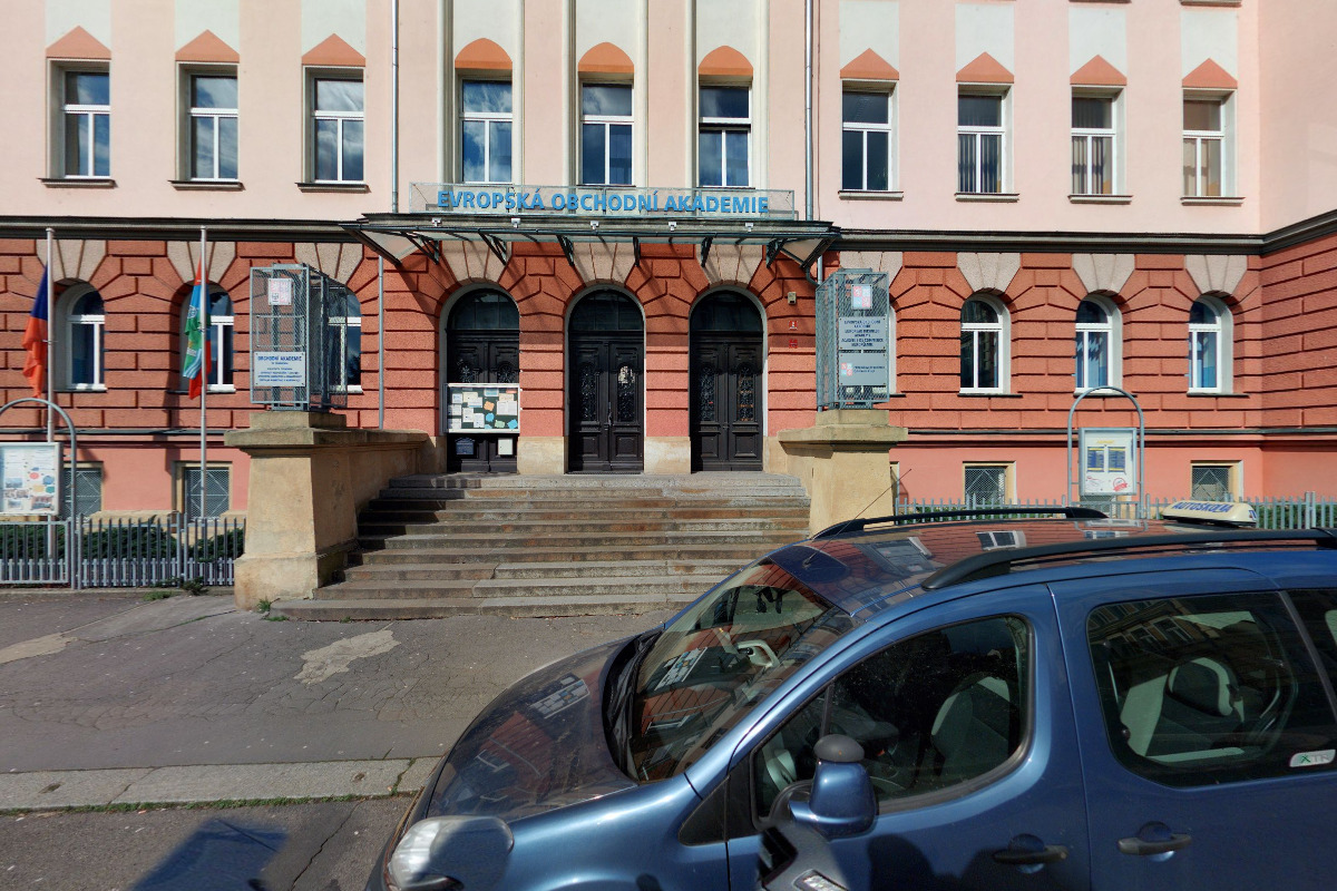 Evropská obchodní akademie, Děčín I, Komenského náměstí 2 foto 2