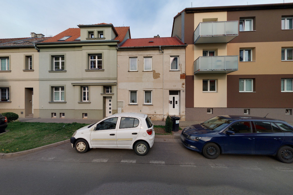 Hodinový manžel Dlouhá 52