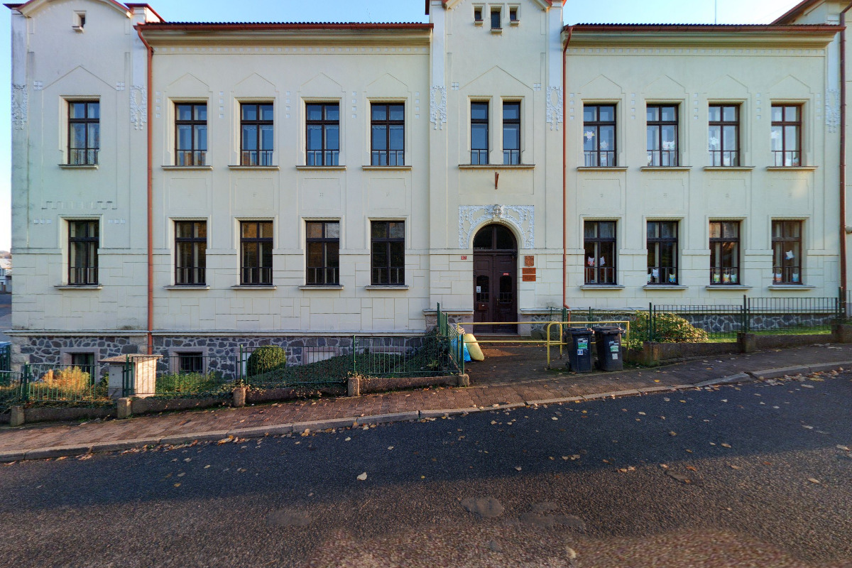 ZŠ a MŠ Benešov u Semil foto 2