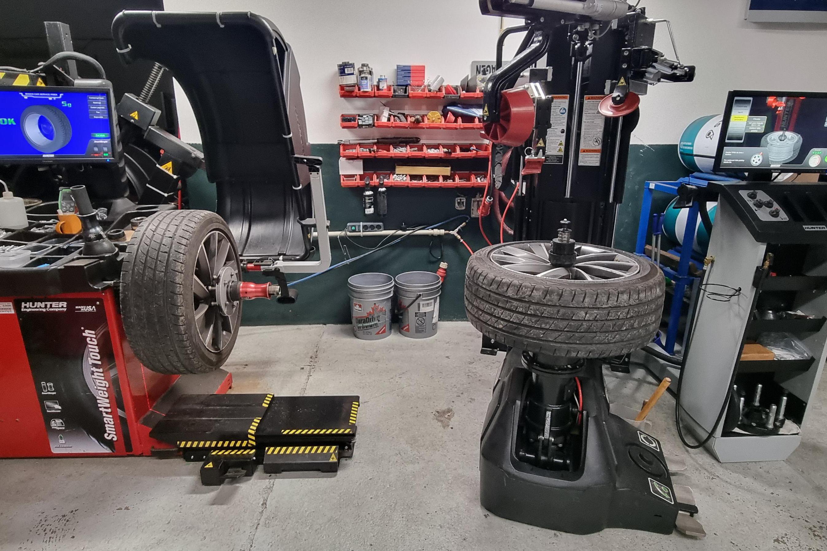 PREMIOVÝ PNEUSERVIS a NASTAVENÍ GEOMETRIE V PÍSKU