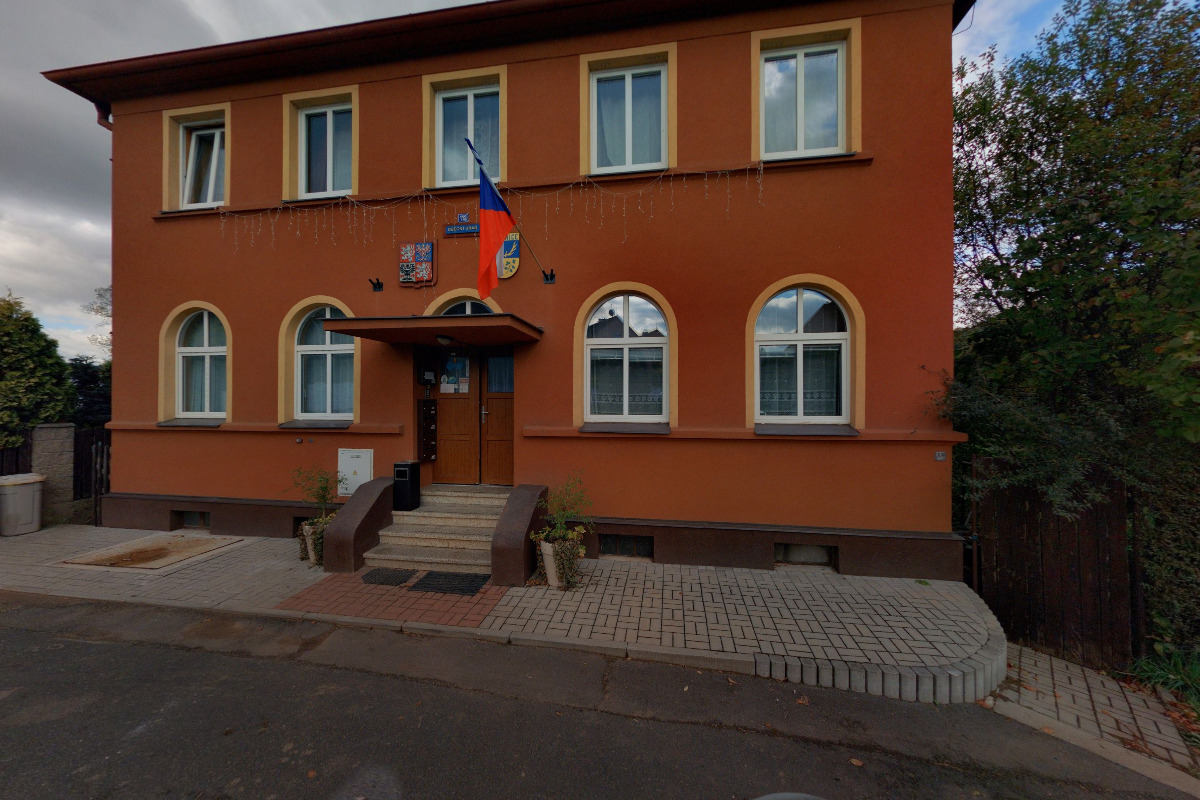 Deštnice - obecní úřad foto 2