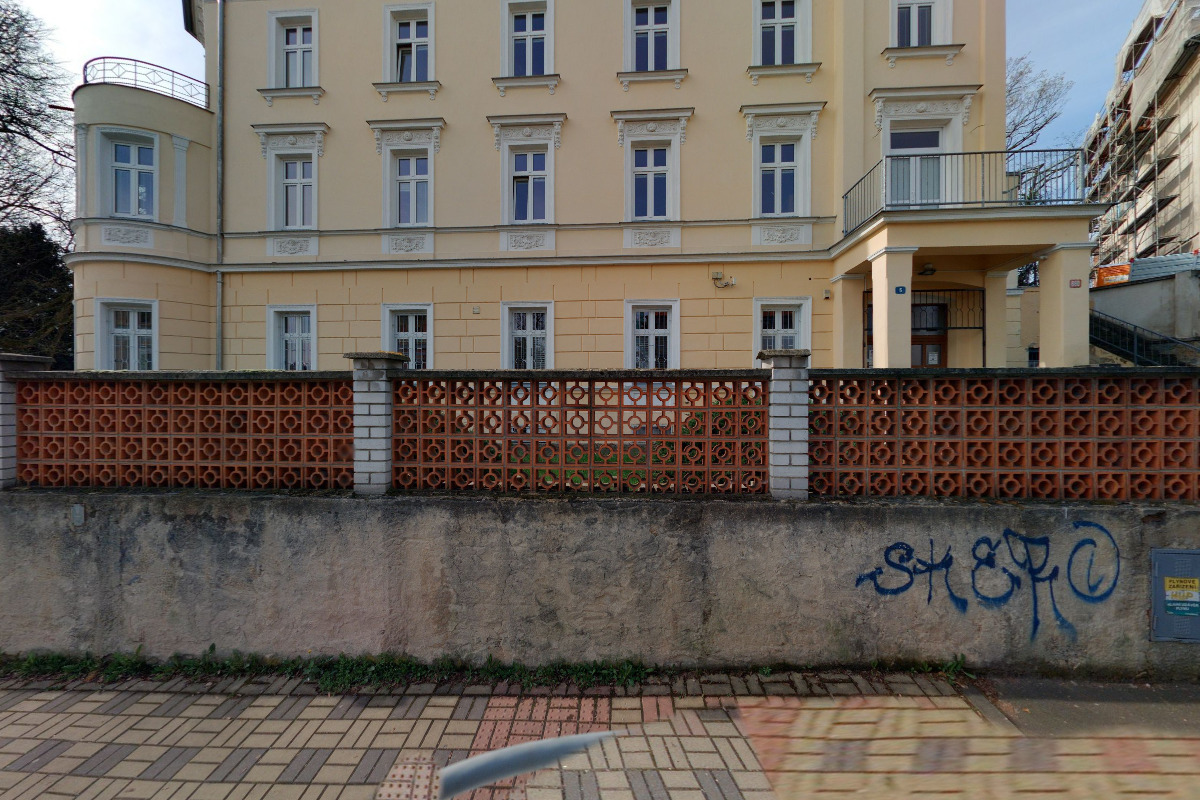 Konzervatoř Teplice - domov mládeže foto 2