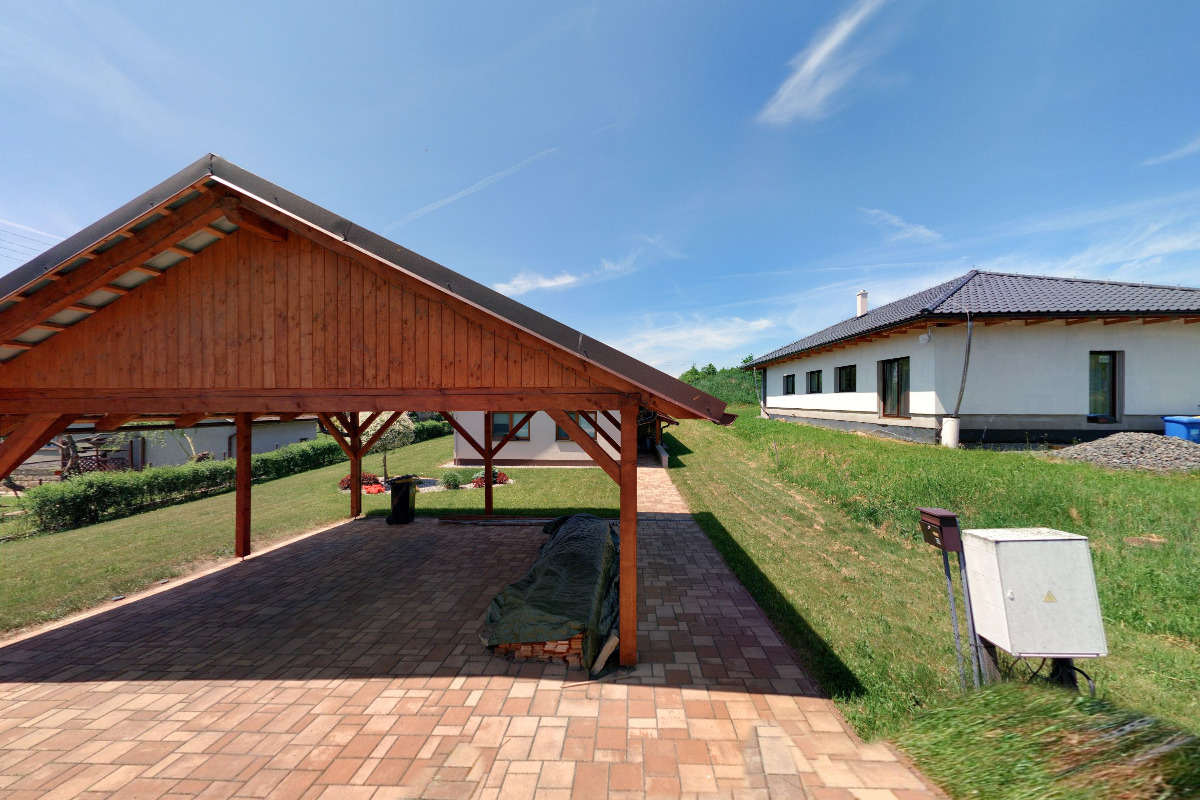 LYŽUJ JAKO BŮH, s.r.o.