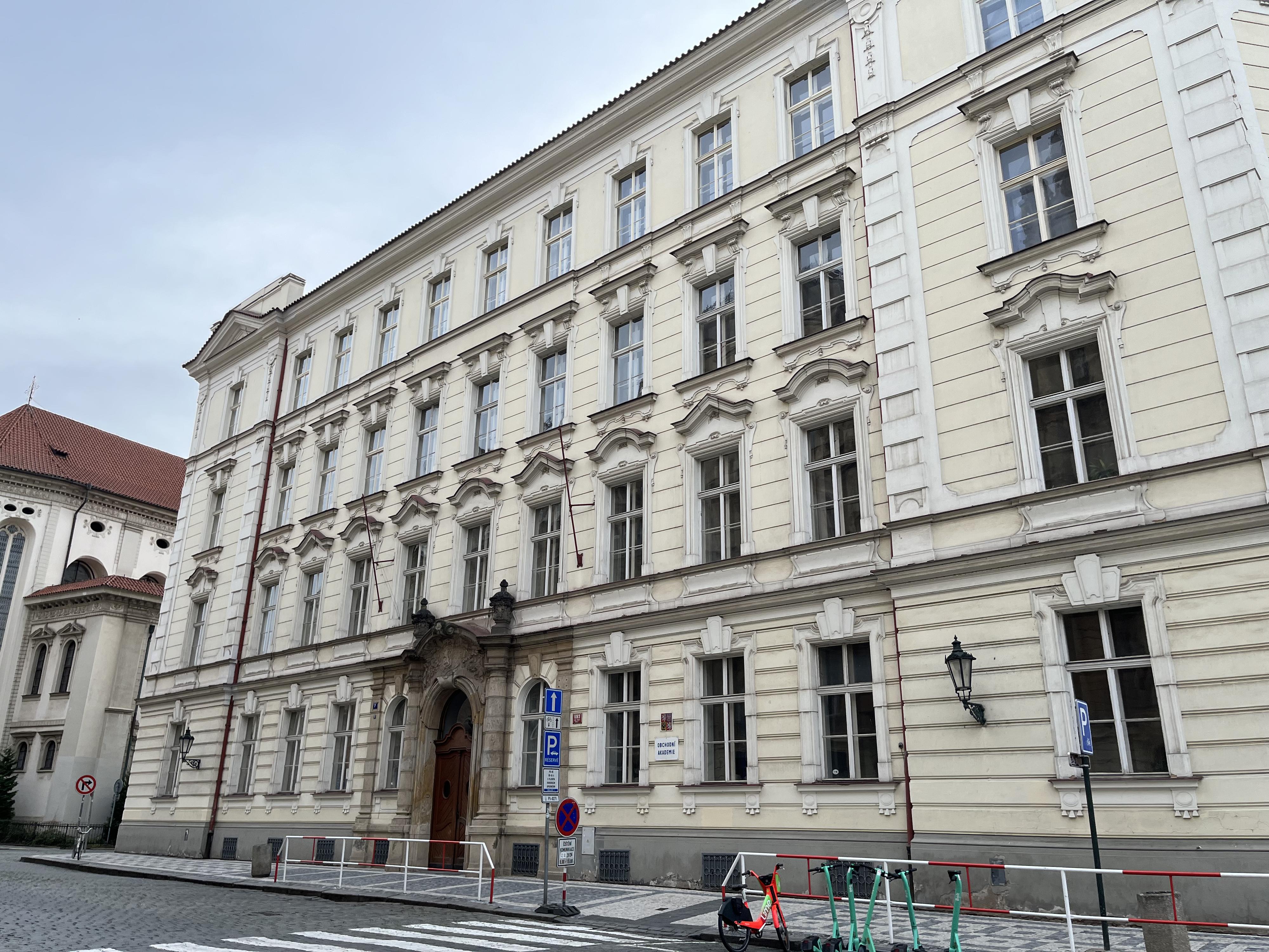 Obchodní akademie Dušní foto 2