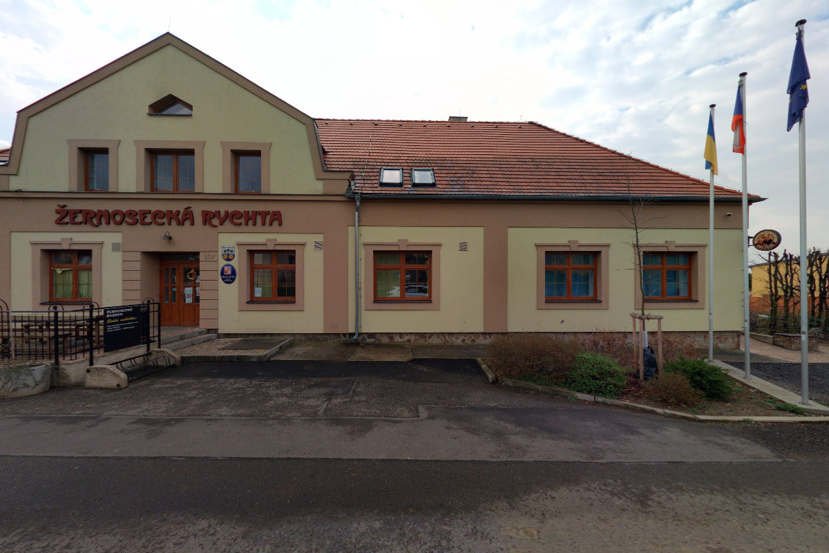 Malé Žernoseky - obecní úřad foto 3