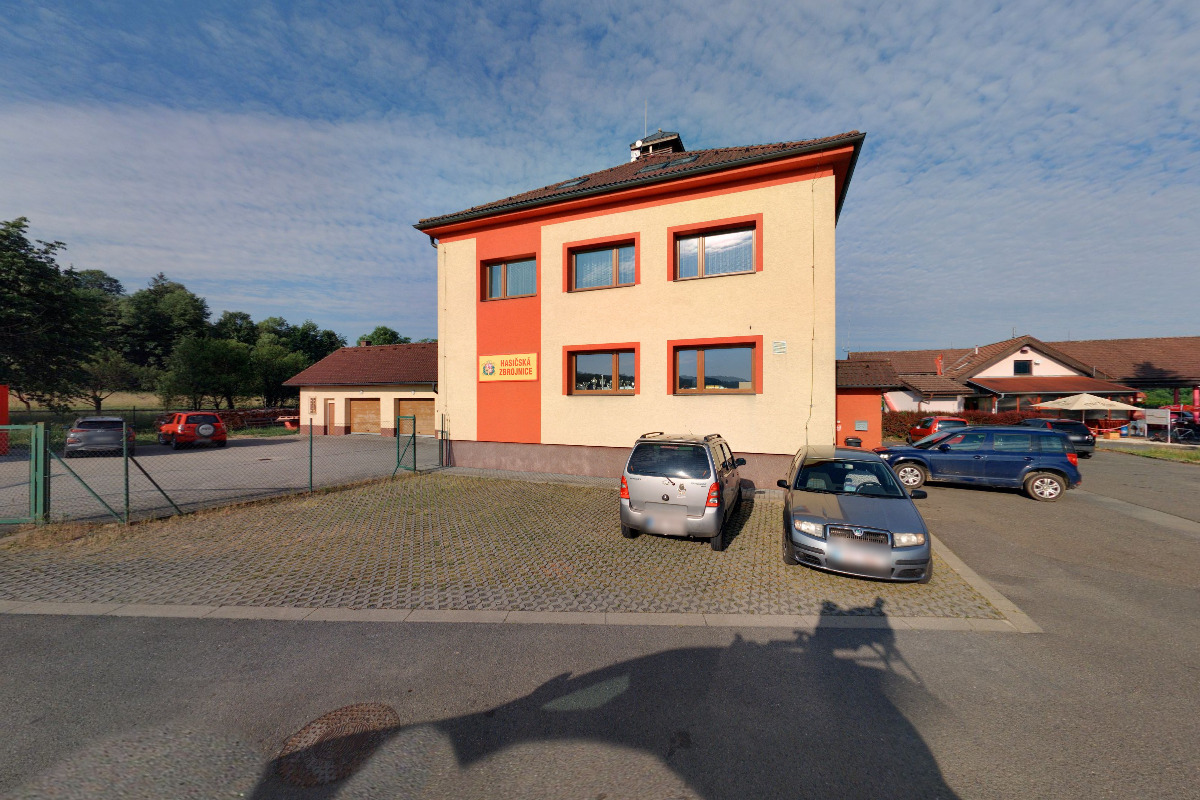 Huslenky - obecní úřad foto 3