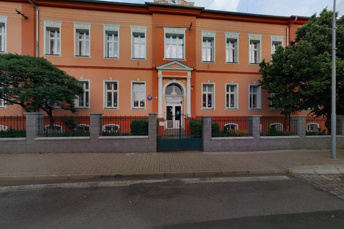 Základní umělecká škola, Dubí 2, Dlouhá 134