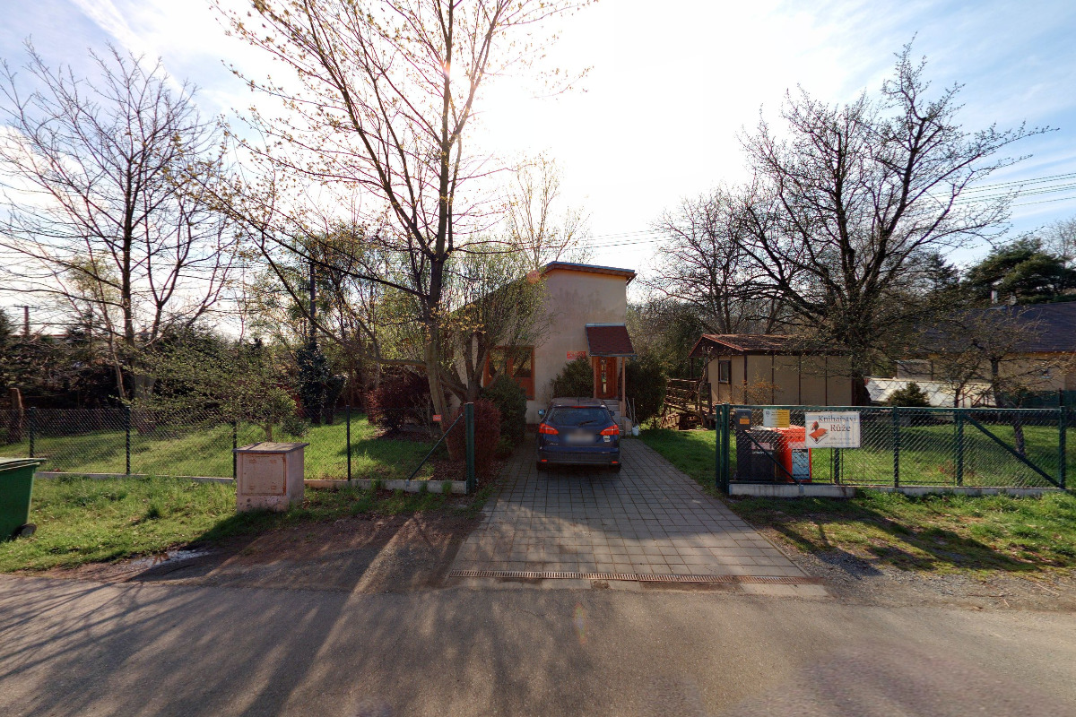 Dvůr u bílého stromu