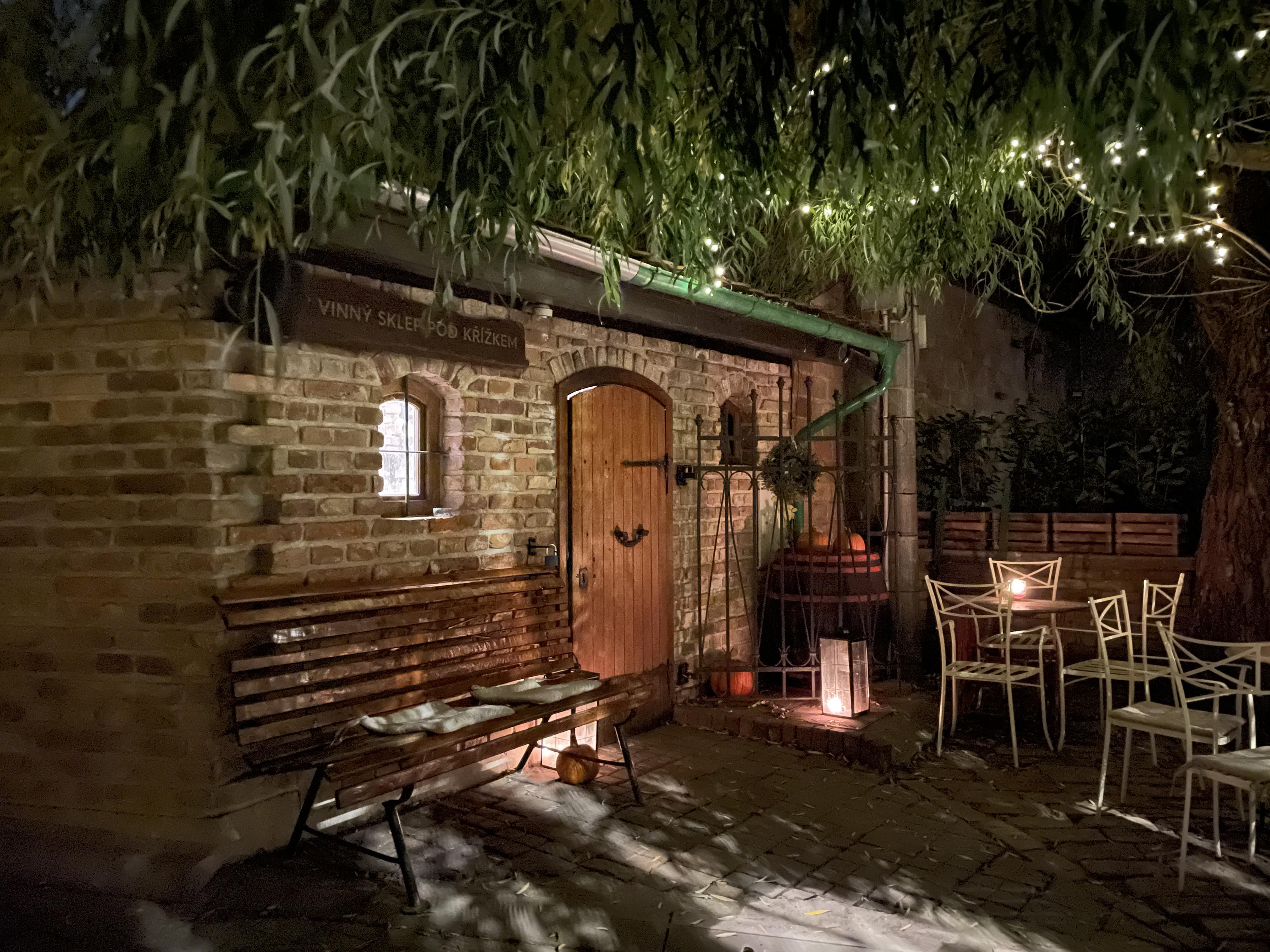 Vinný sklep Pod Křížkem - vinařství Knoll foto 5