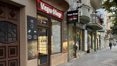 can you buy vapes in budapest Crystal Pro Max 4000 Puffs Banana Ice main image 1