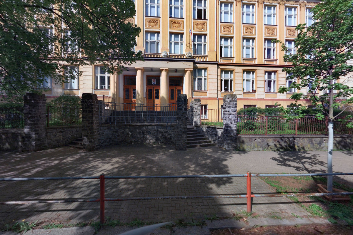 Fakultní ZŠ Ústí nad Labem, České mládeže foto 2