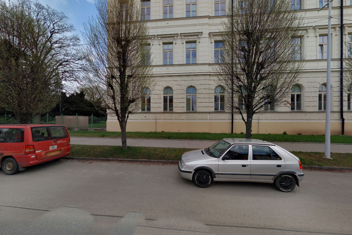 Gymnázium Ladislava Jaroše Holešov foto 2