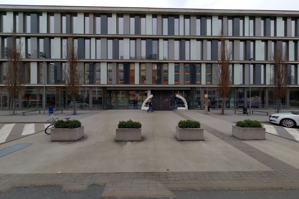 Ústav fyziky a materiálového inženýrství foto 1