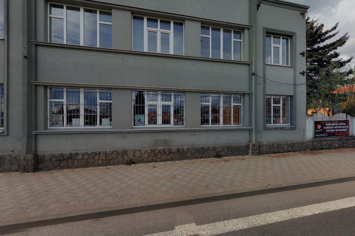 Autoservis u zahradnictví foto 4