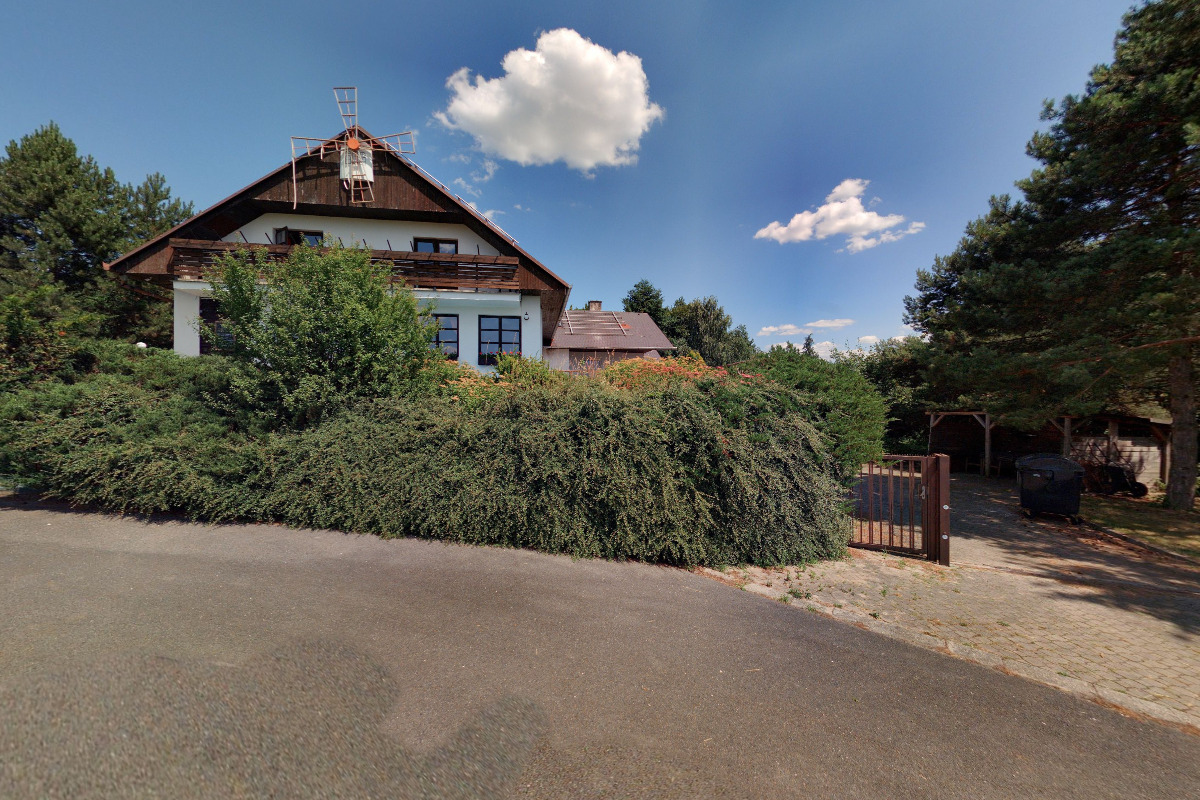 Relax hotel Březůvky