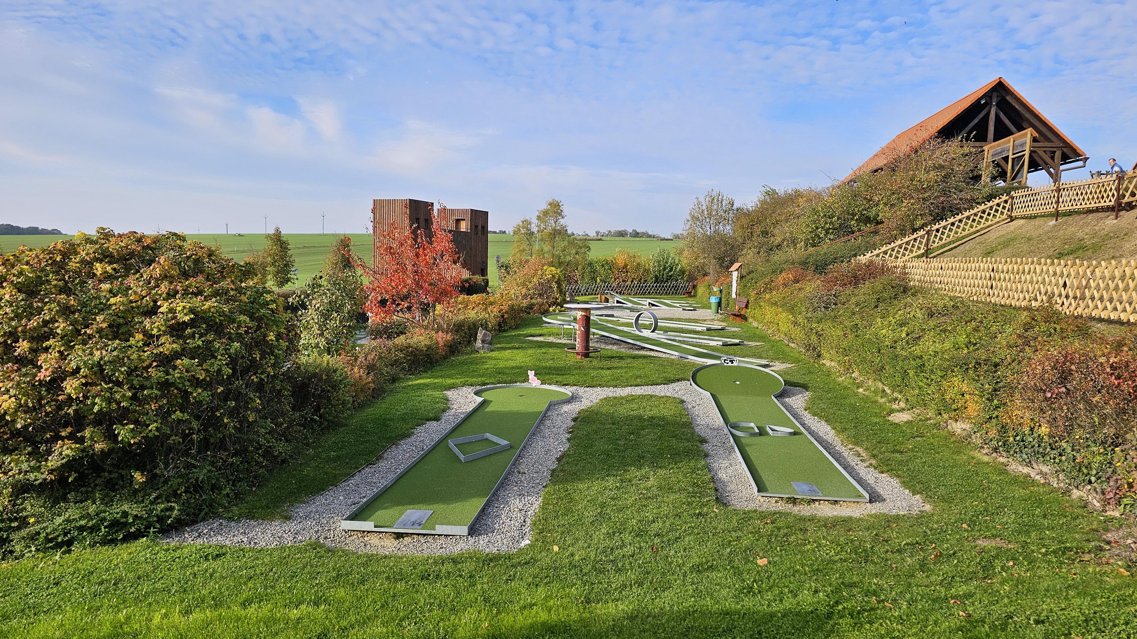 Minigolf Pod lopatkami - Bukovanský mlýn foto 3
