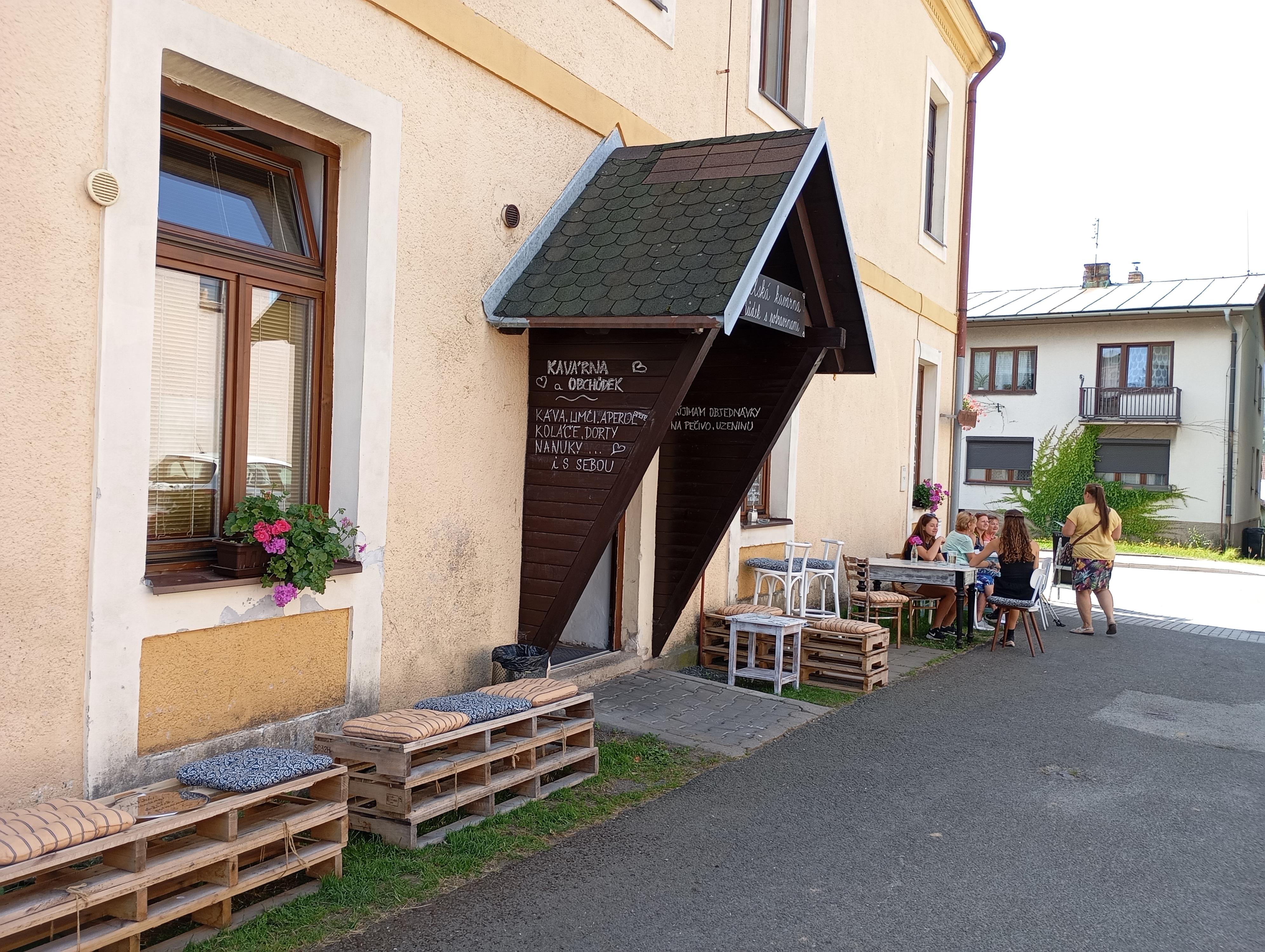 Andělská kavárna, obchůdek s potravinami foto 4