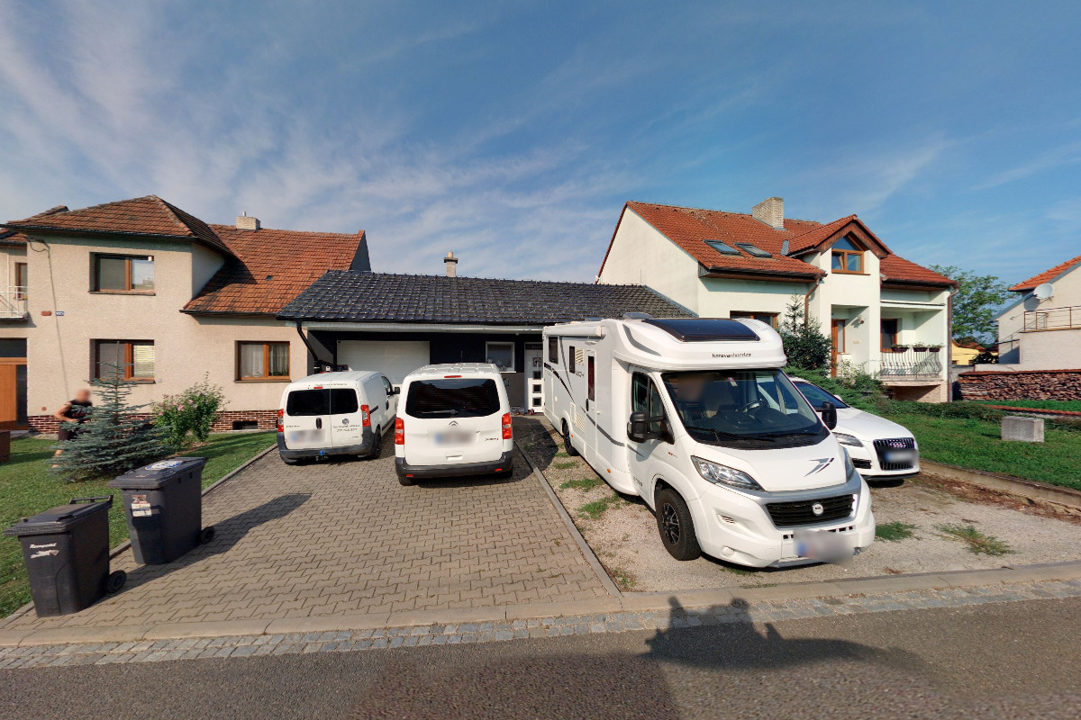 KARAVAN HNED - půjčovna obytného vozu foto 2