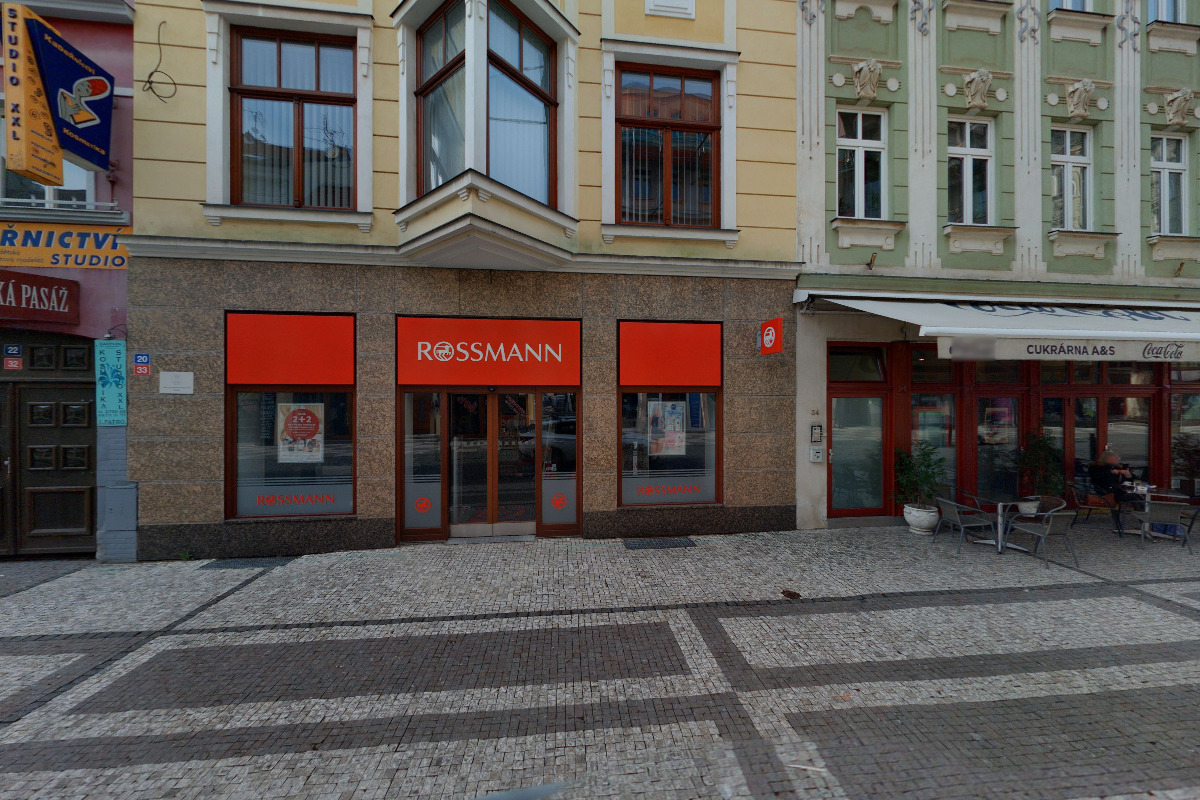 Kostel Svatého Bartoloměje - Společenský prostor