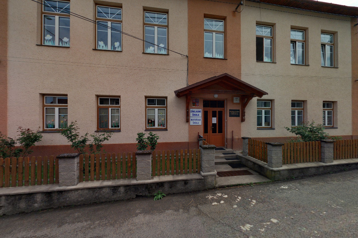 Základní škola a Mateřská škola Študlov, okres Vsetín foto 2