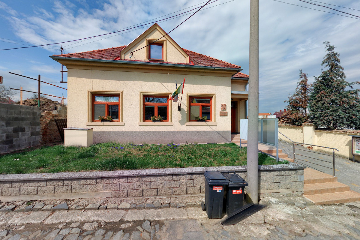 Bezměrov - obecní úřad foto 2