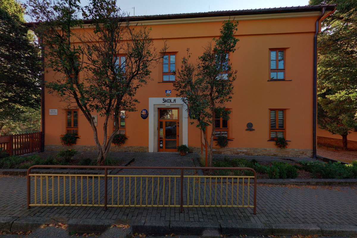 ZŠ a MŠ Jana Amose Komenského, Komňa