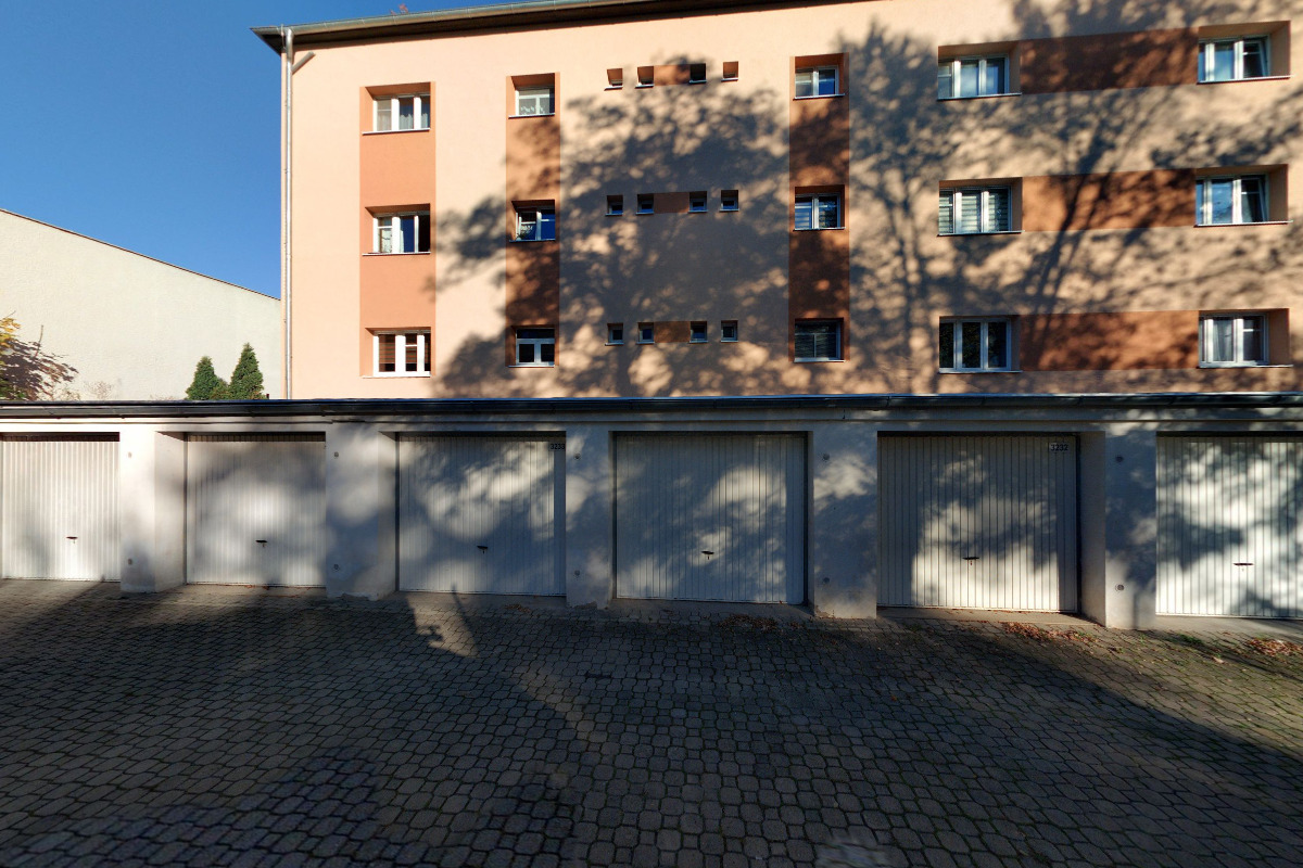 REAL-INVESTA, spol. s r.o.