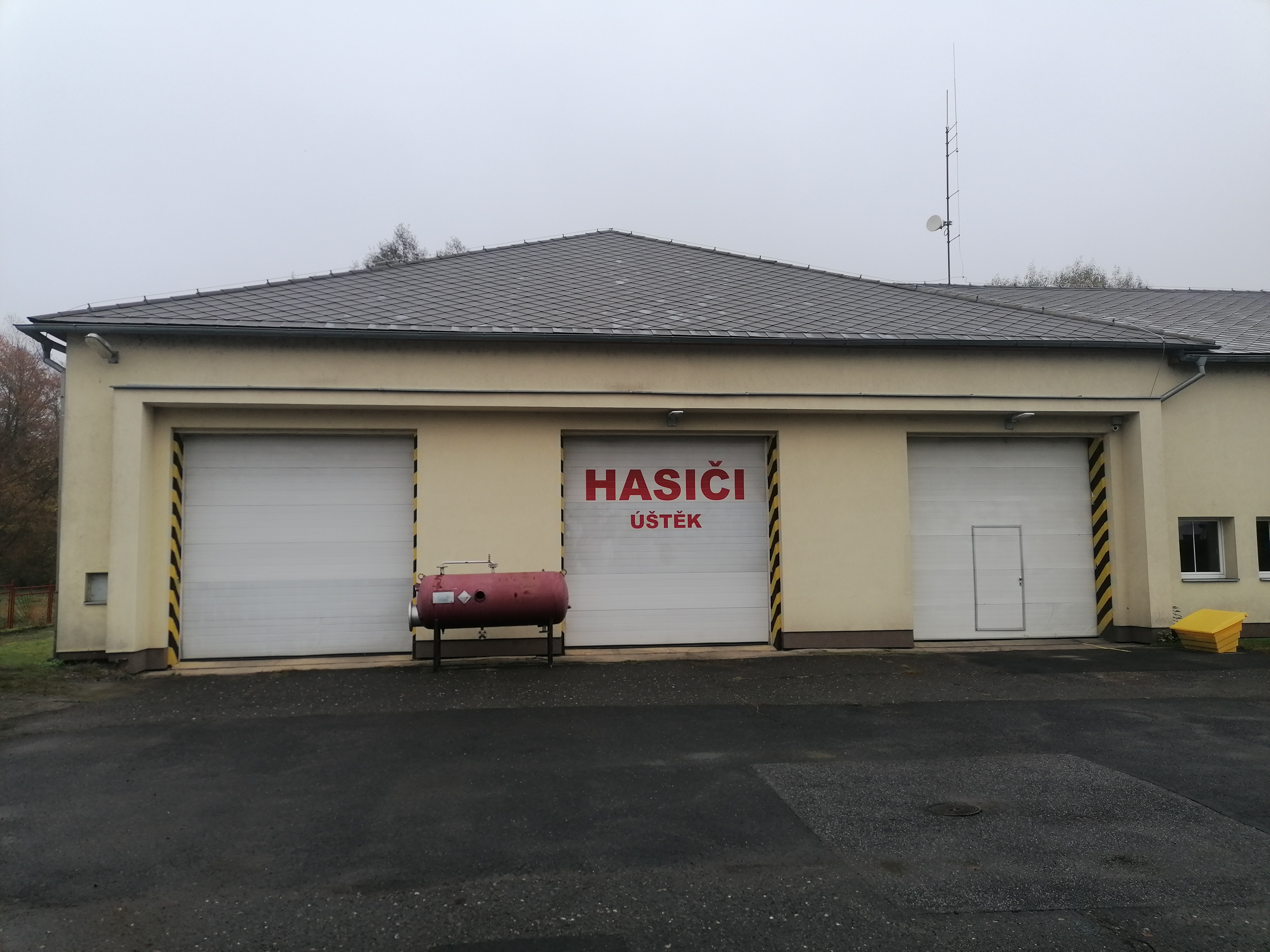Hasičský záchranný sbor Ústeckého kraje - Požární stanice Úštěk foto 2