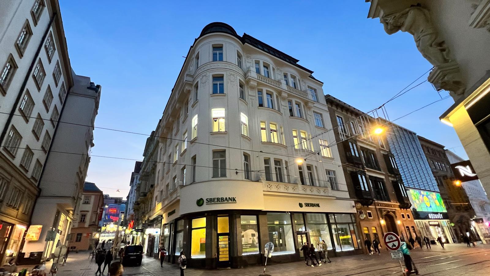 Ing. Eva Petláková realitní makléř REMAX foto 2