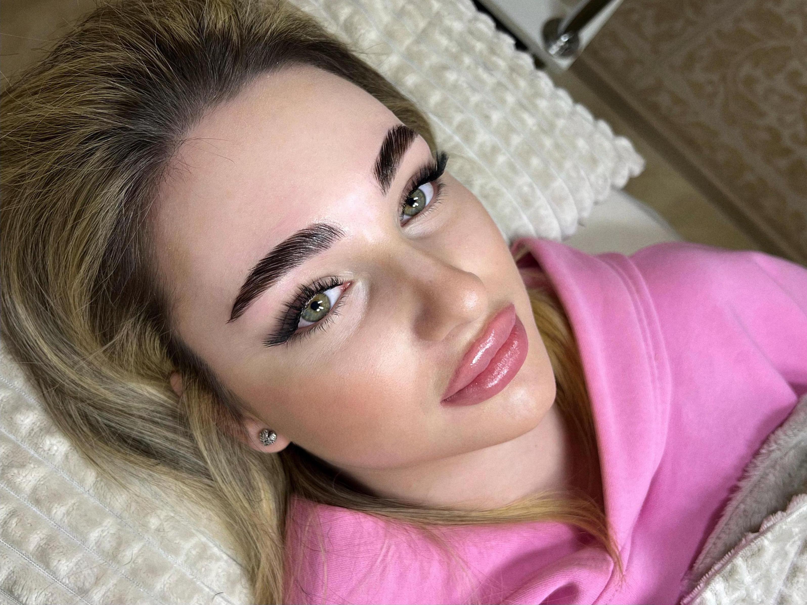 Prodlužování řas 3D objem