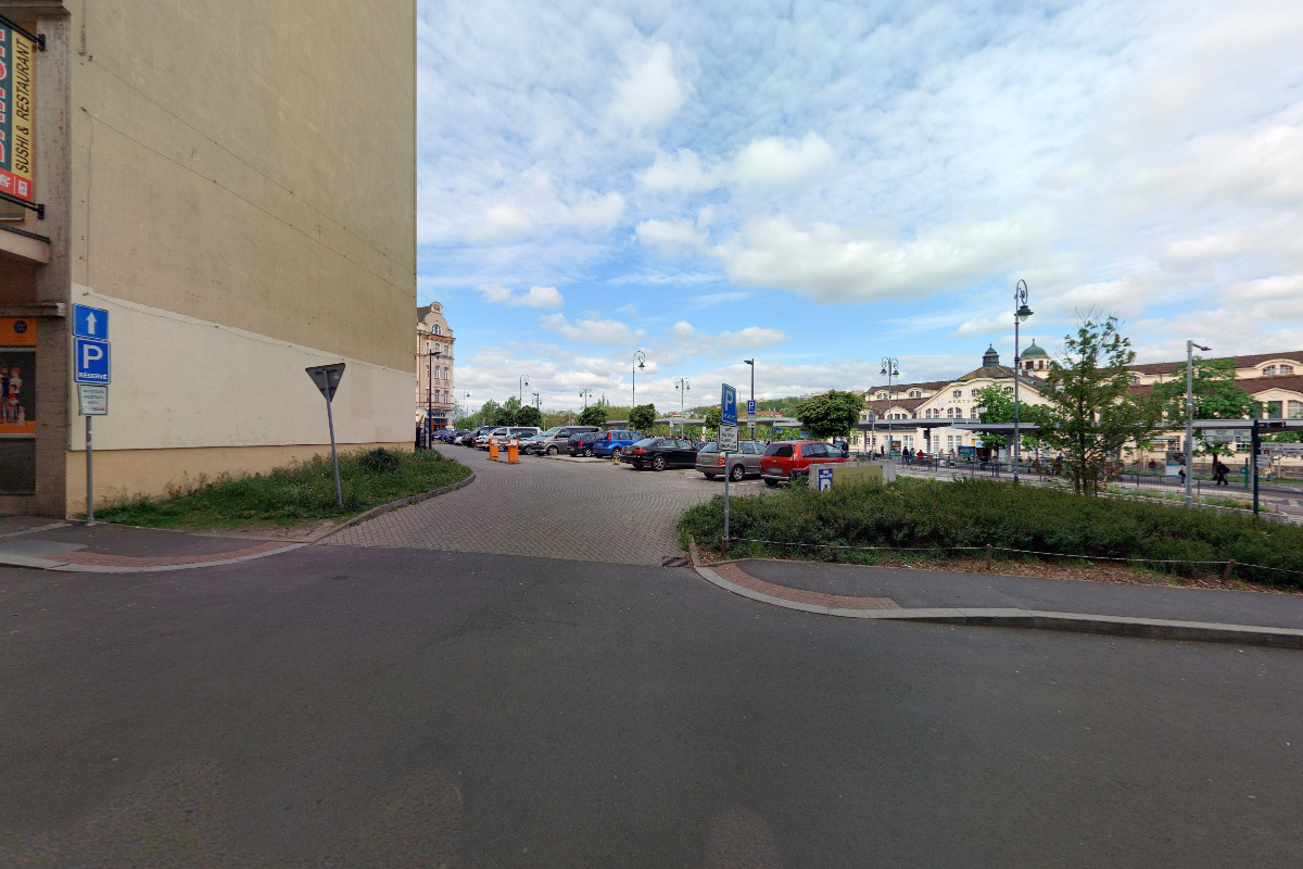 Grandhotel AMBASSADOR Národní Dům - parkoviště foto 2