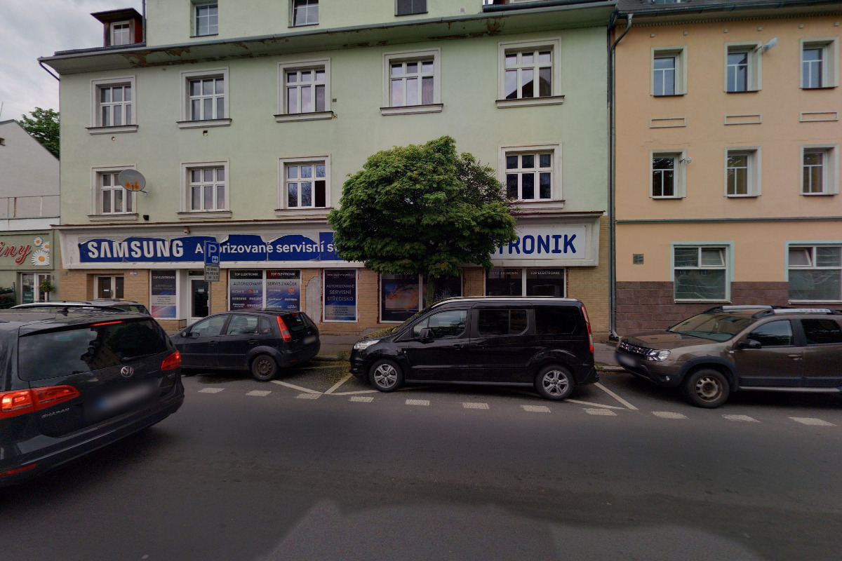 Karlovarské textilní centrum /Oděvní banka