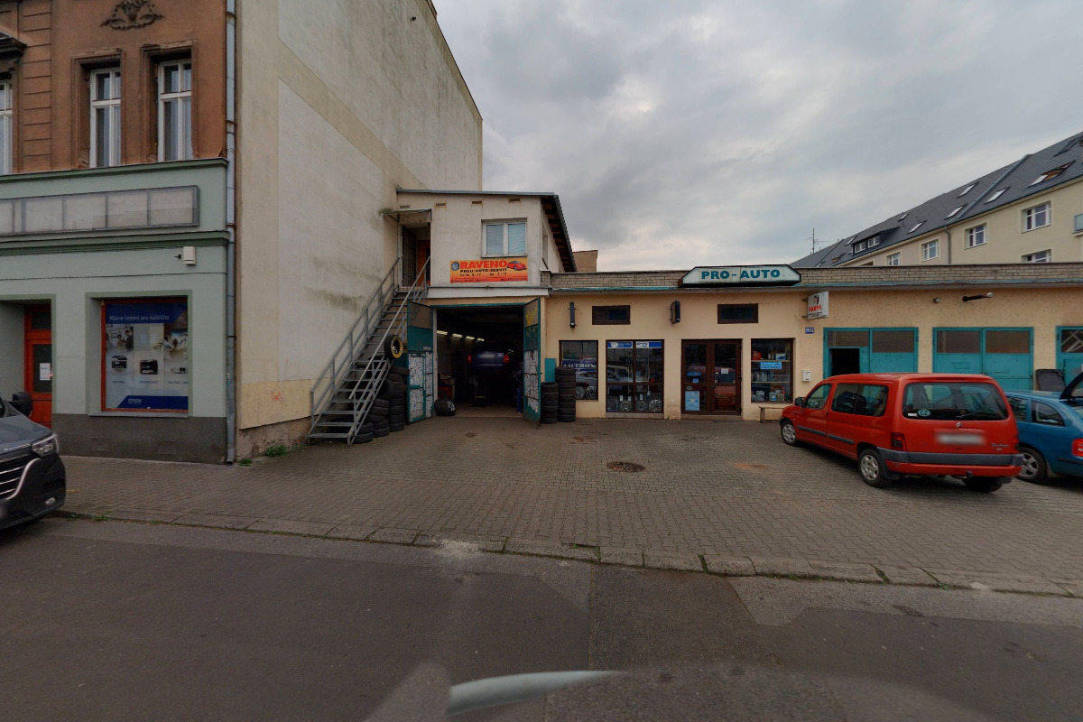 František Vekrbauer - Autoopravna Raveno