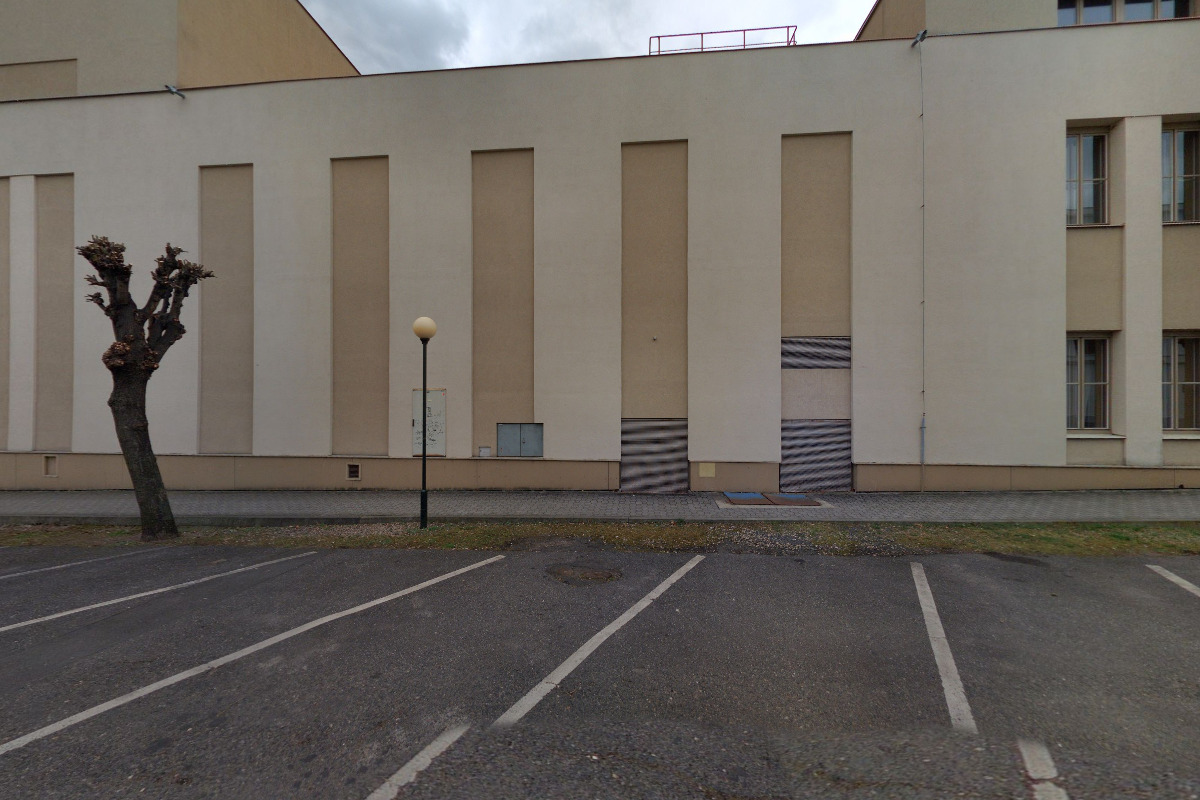 Zuzana Conte - divadelní kavárna